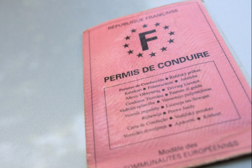 Un conducteur trop impatient perd son permis avant de le recevoir !!!
